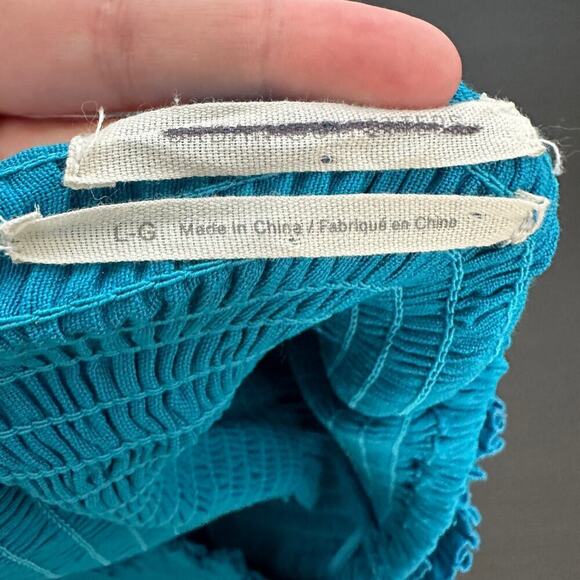 Urban Outfitters Blue Smocked V-Back Cross Neck Cropped Top Women's Size Large - Picture 5 of 9